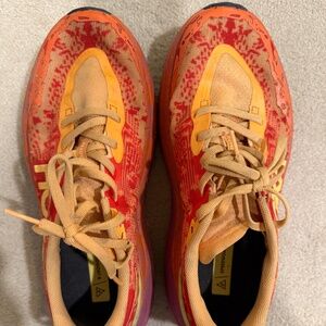 Hoka Speedgoat 6 size 9 D